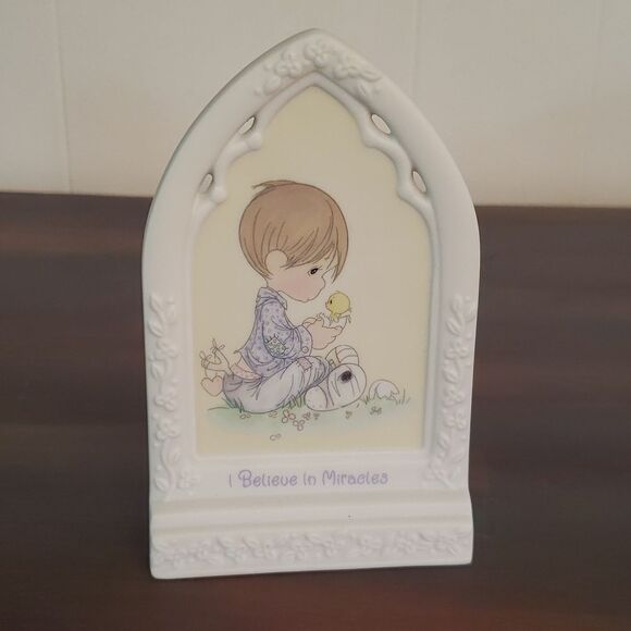 Vtg Precious Moments Porcelain Bisque Tabletop Cathedral Window Shaped Plaque - Picture 1 of 5